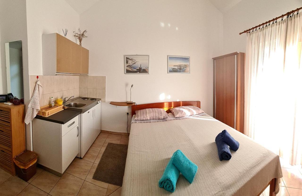 Studio Apartman Stara Baska Exterior photo