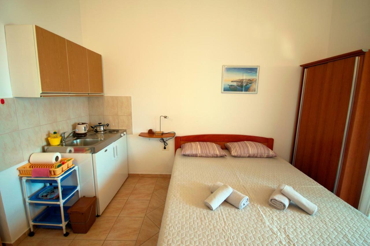 Studio Apartman Stara Baska Exterior photo